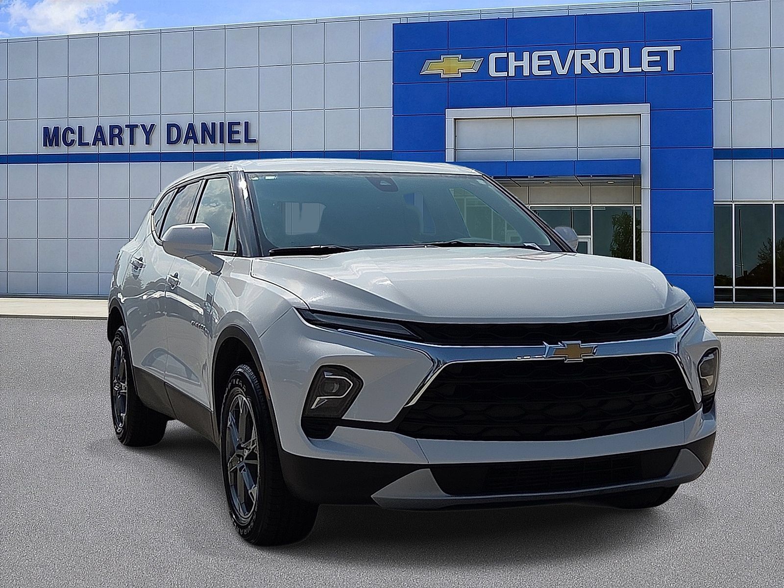 Used 2025 Chevrolet Blazer LT FWD image 1