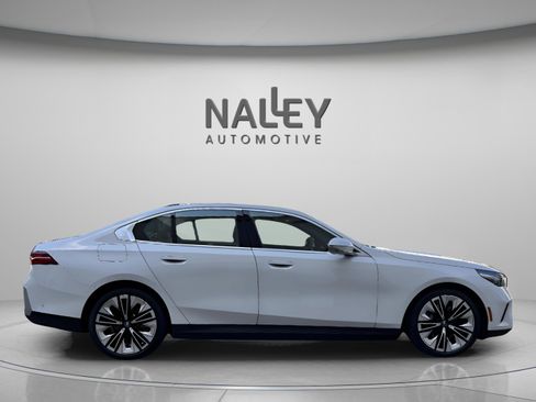 Used 2025 BMW i5 xDrive40 w/ Premium Package image 4