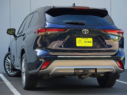 Used 2025 Toyota Highlander Platinum AWD/4WD image 6