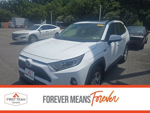 Used 2021 Toyota RAV4 XLE w/ Convenience Package AWD/4WD image 1