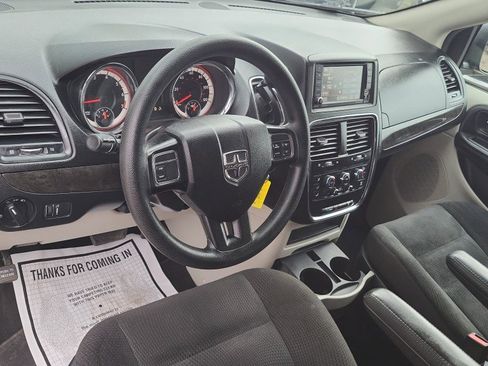 Used 2019 Dodge Grand Caravan SE FWD image 17