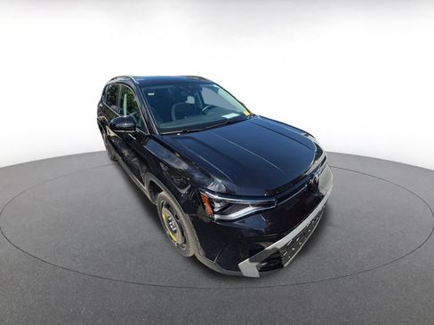 Used 2025 Volkswagen Taos SE image 2