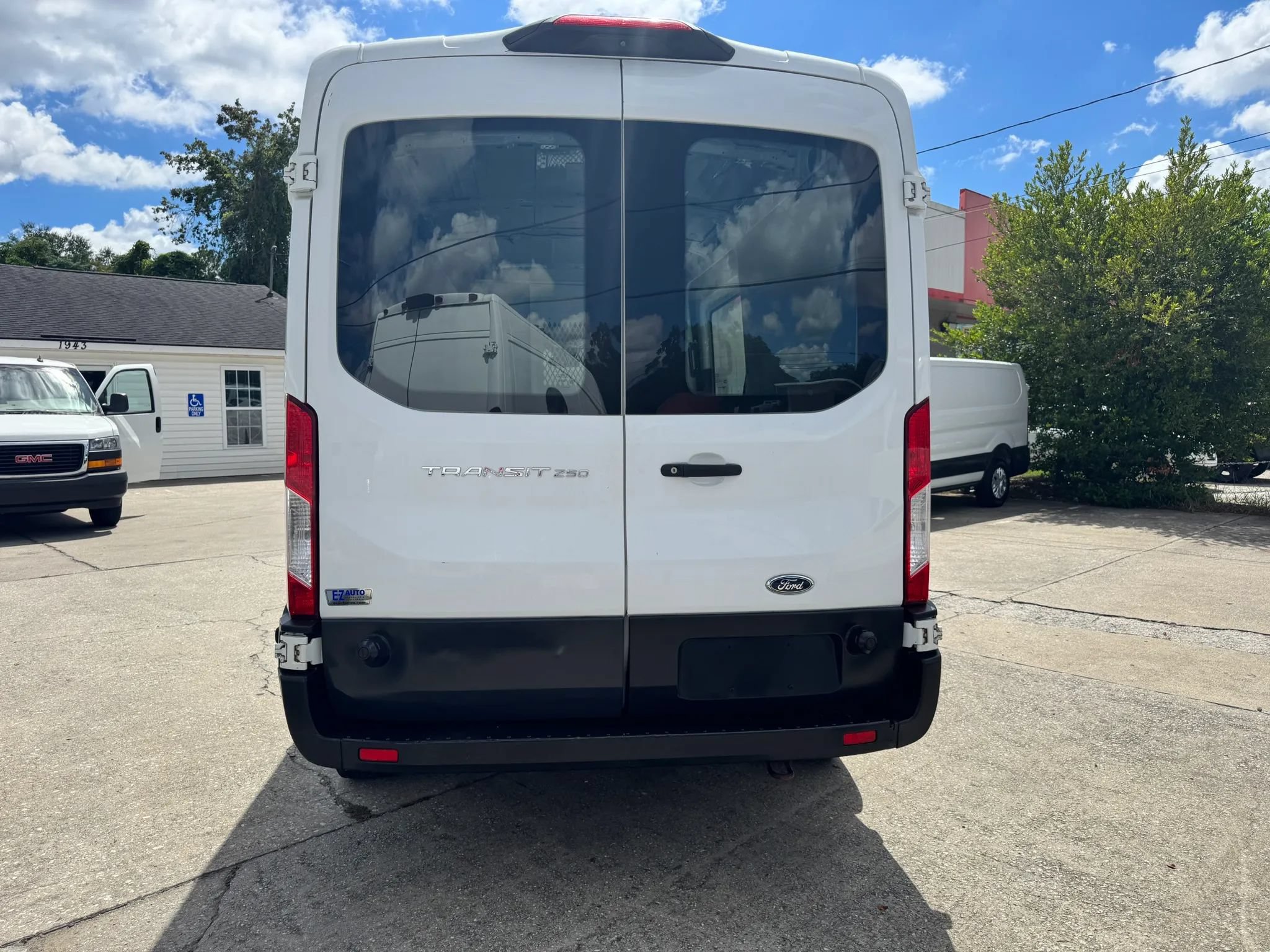 Used 2020 Ford Transit 250 Medium Roof AWD w/ Load Area Protection Package image 8