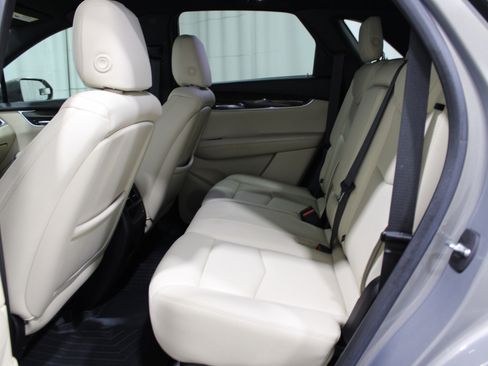 Used 2019 Cadillac XT5 FWD image 24