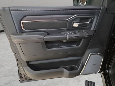 New 2026 RAM 2500 Laramie AWD/4WD image 24
