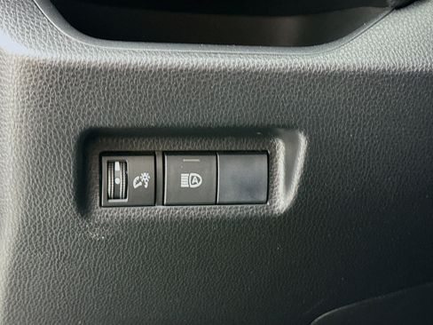 Used 2019 Toyota RAV4 LE image 17