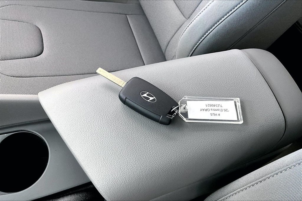 Used 2026 Hyundai Elantra SE FWD image 11