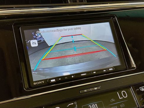 Used 2013 Toyota Avalon Limited FWD image 28