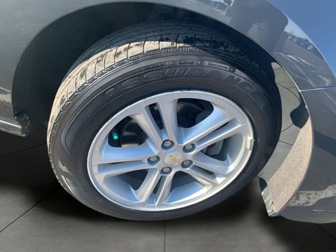 Used 2017 Chevrolet Cruze LT w/ Convenience Package image 19