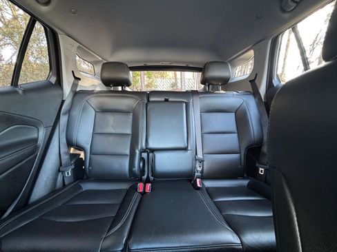 Used 2024 GMC Terrain SLT image 40