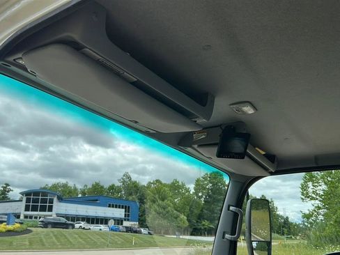 Used 2018 Isuzu NPR RWD image 37