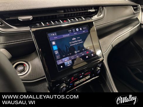 Used 2023 Jeep Grand Cherokee Altitude image 20