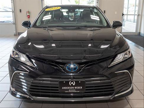 Used 2022 Toyota Camry XLE w/ Navigation Upgrade Package FWD image 4