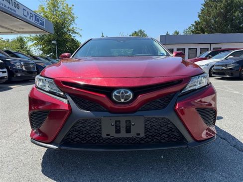 Used 2018 Toyota Camry SE FWD image 2
