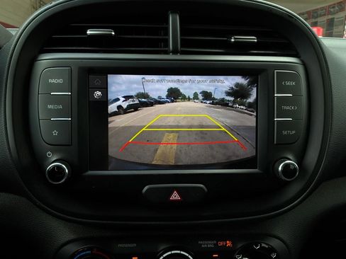 Used 2025 Kia Soul LX w/ LX Technology Package FWD image 29
