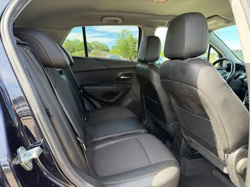 Used 2022 Chevrolet Trax LT w/ Driver Confidence Package AWD/4WD image 20