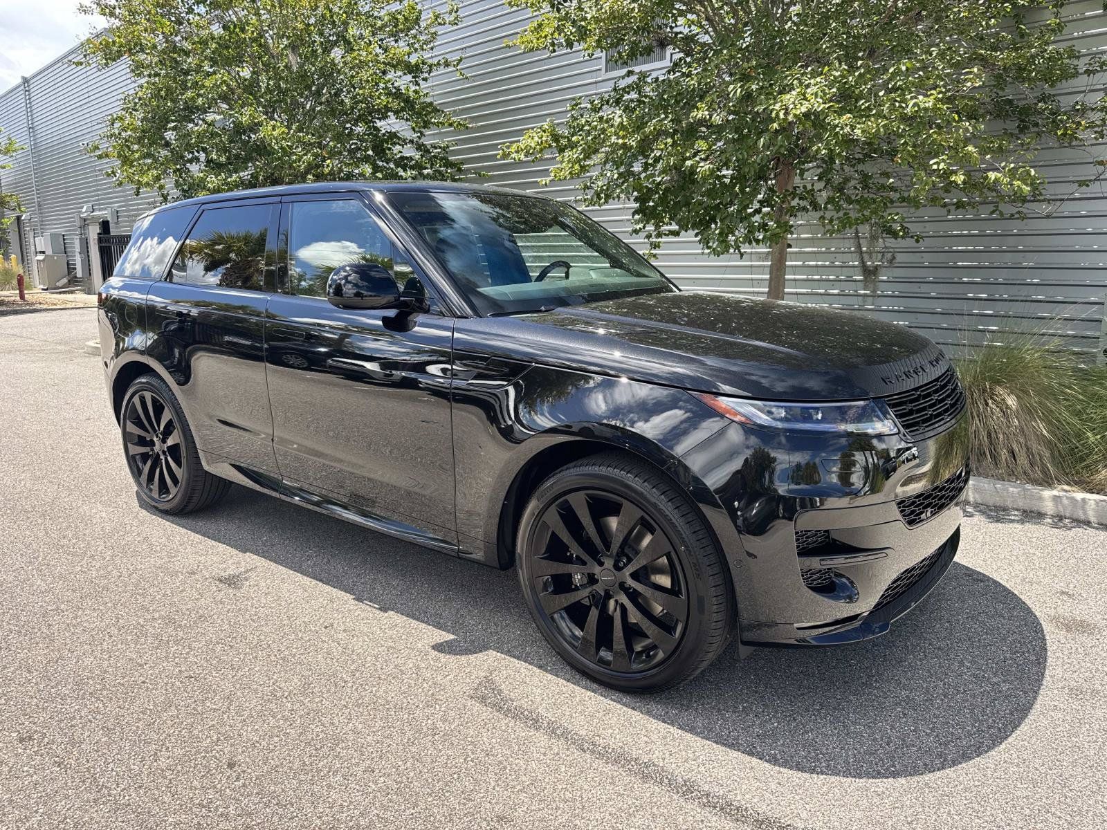 New 2027 Land Rover Range Rover Sport Dynamic SE AWD/4WD image 4