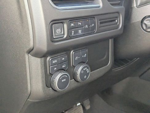 Used 2022 Chevrolet Tahoe LT w/ Luxury Package AWD/4WD image 22