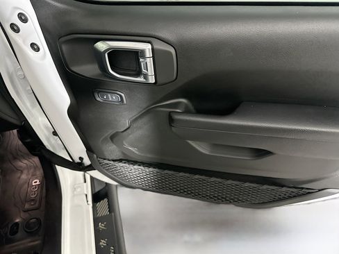 Used 2023 Jeep Wrangler Sport S image 27