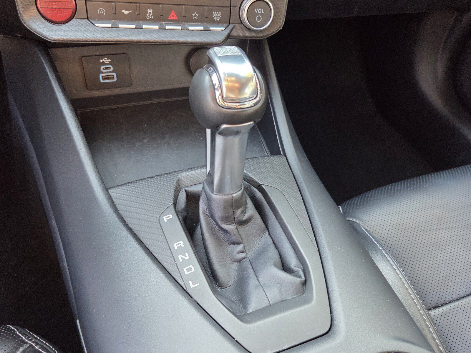 Used 2025 Ford Mustang Premium RWD image 32
