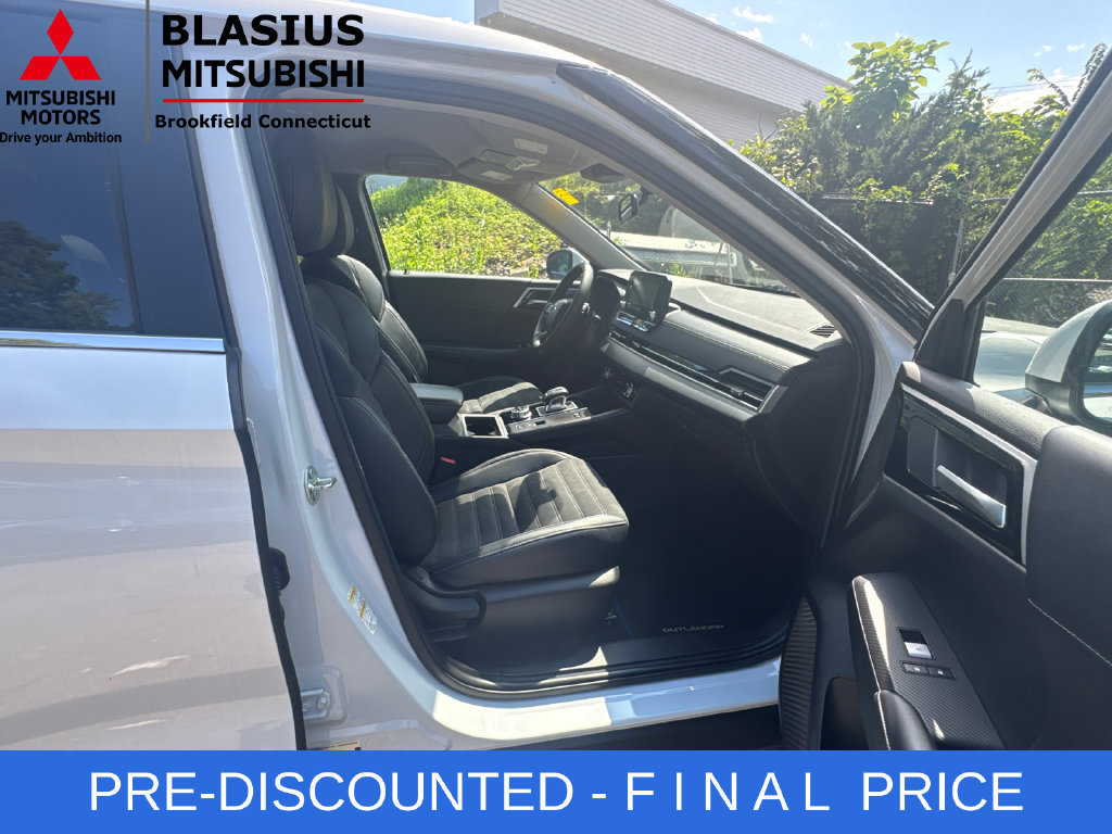 Used 2024 Mitsubishi Outlander 4WD Plug-In Hybrid image 30