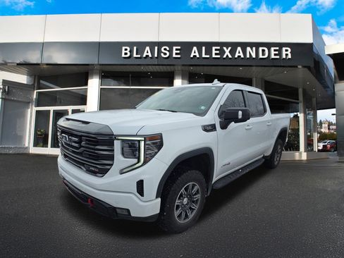 Used 2024 GMC Sierra 1500 AT4 w/ Technology Package image 8