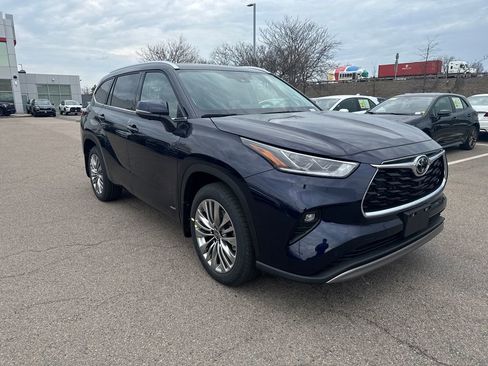 New 2026 Toyota Highlander Platinum AWD/4WD image 9