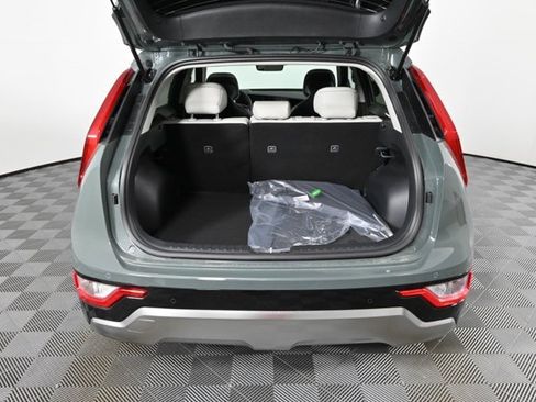 New 2025 Kia Niro EX Touring image 9