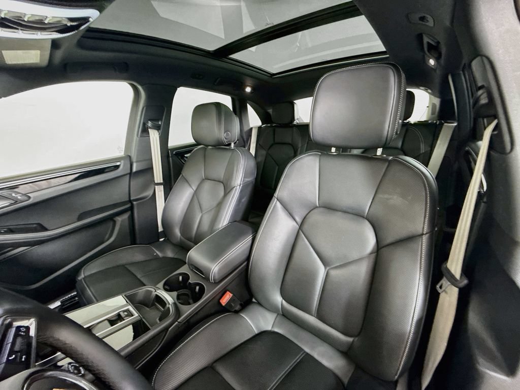 Certified 2024 Porsche Macan S AWD/4WD image 5