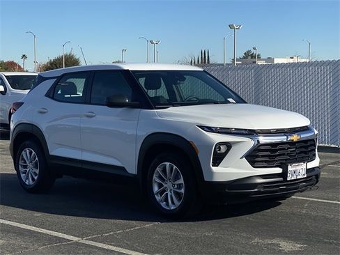 Used 2026 Chevrolet TrailBlazer LS image 3