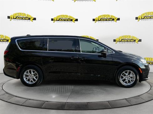 Certified 2024 Chrysler Pacifica Touring-L image 6