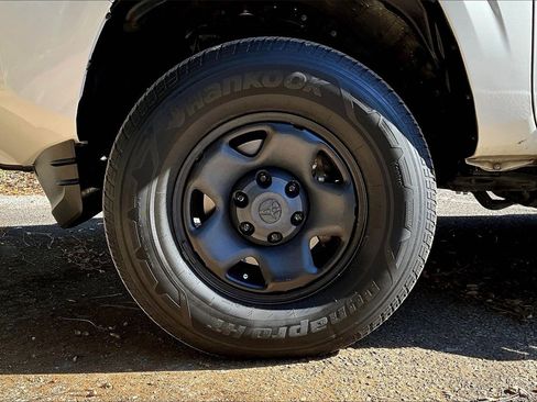 Used 2023 Toyota Tacoma SR image 31