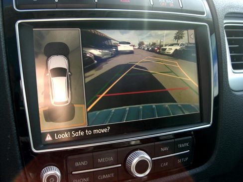 Used 2016 Volkswagen Touareg Executive image 24