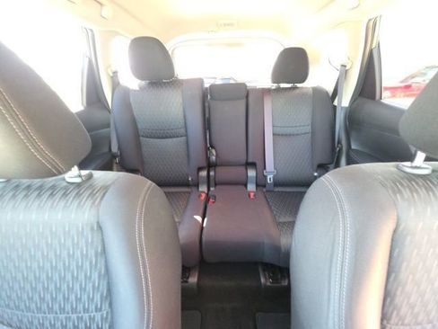 Used 2019 Nissan Rogue SV image 21