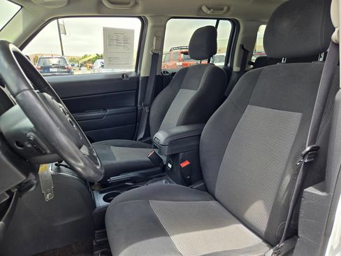 Used 2017 Jeep Patriot Latitude AWD/4WD image 22