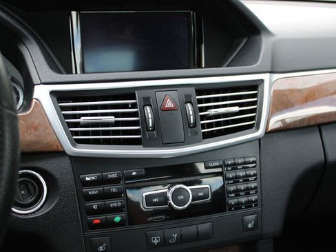 Used 2013 Mercedes-Benz E 350 4MATIC Sedan image 10
