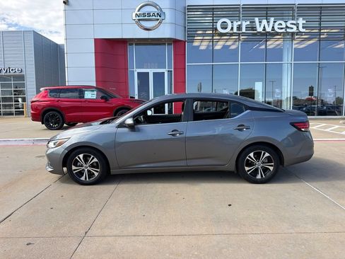 Used 2022 Nissan Sentra SV FWD image 2