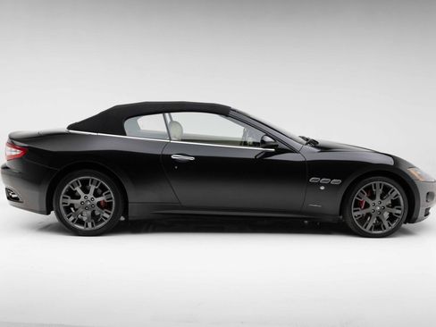 Used 2015 Maserati GranTurismo Convertible RWD image 33