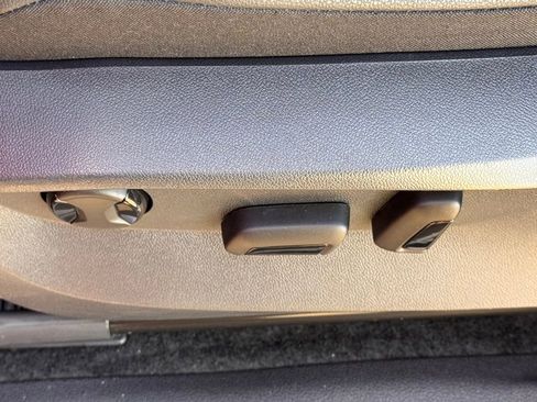 Used 2024 Volkswagen Tiguan SE R-Line image 19