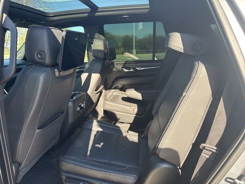 Used 2021 GMC Yukon Denali w/ Denali Premium Package image 11
