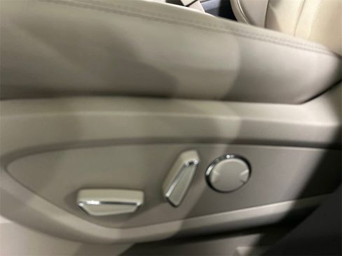 Used 2023 Lincoln Nautilus Reserve w/ Equipment Group 201A image 11