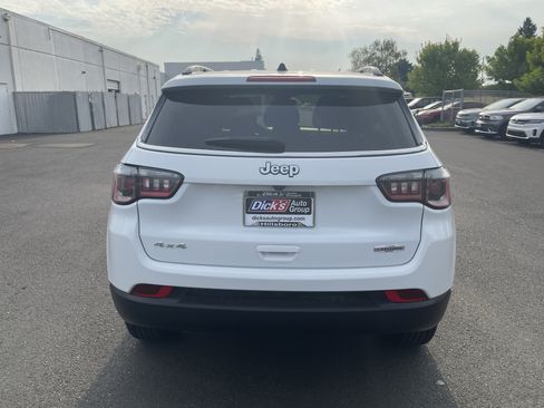 Used 2024 Jeep Compass Latitude AWD/4WD image 4