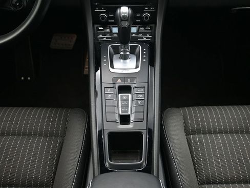 Used 2019 Porsche 911 Carrera T w/ Carrera T Interior Package image 8