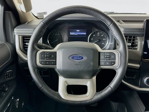 Used 2024 Ford Expedition XLT image 18