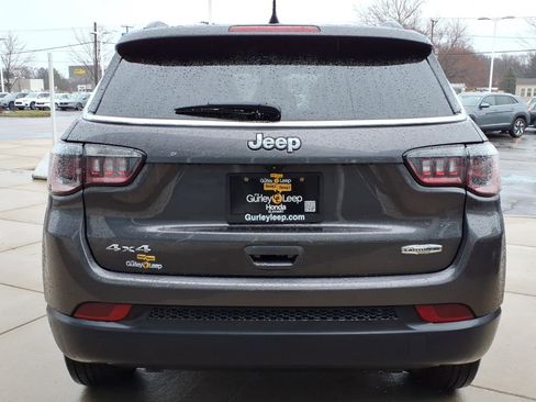 Used 2023 Jeep Compass Latitude image 10