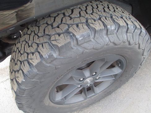 Used 2017 Jeep Wrangler Unlimited Sahara image 10