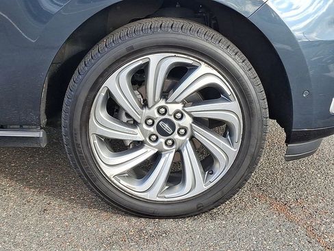 Used 2022 Lincoln Navigator L Reserve image 11