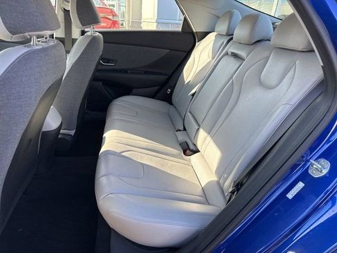 Used 2022 Hyundai Elantra Limited image 8