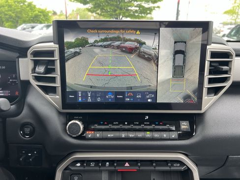 Used 2025 Toyota Tundra Limited AWD/4WD image 27