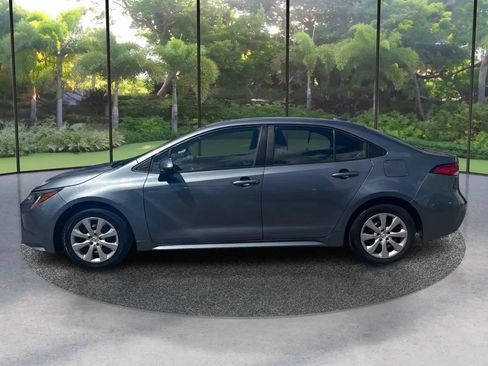 Used 2022 Toyota Corolla LE FWD image 8